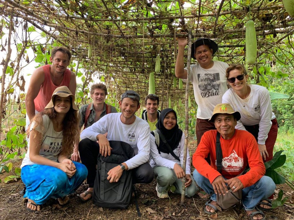 印度尼西亚西瓜种植园的团队
